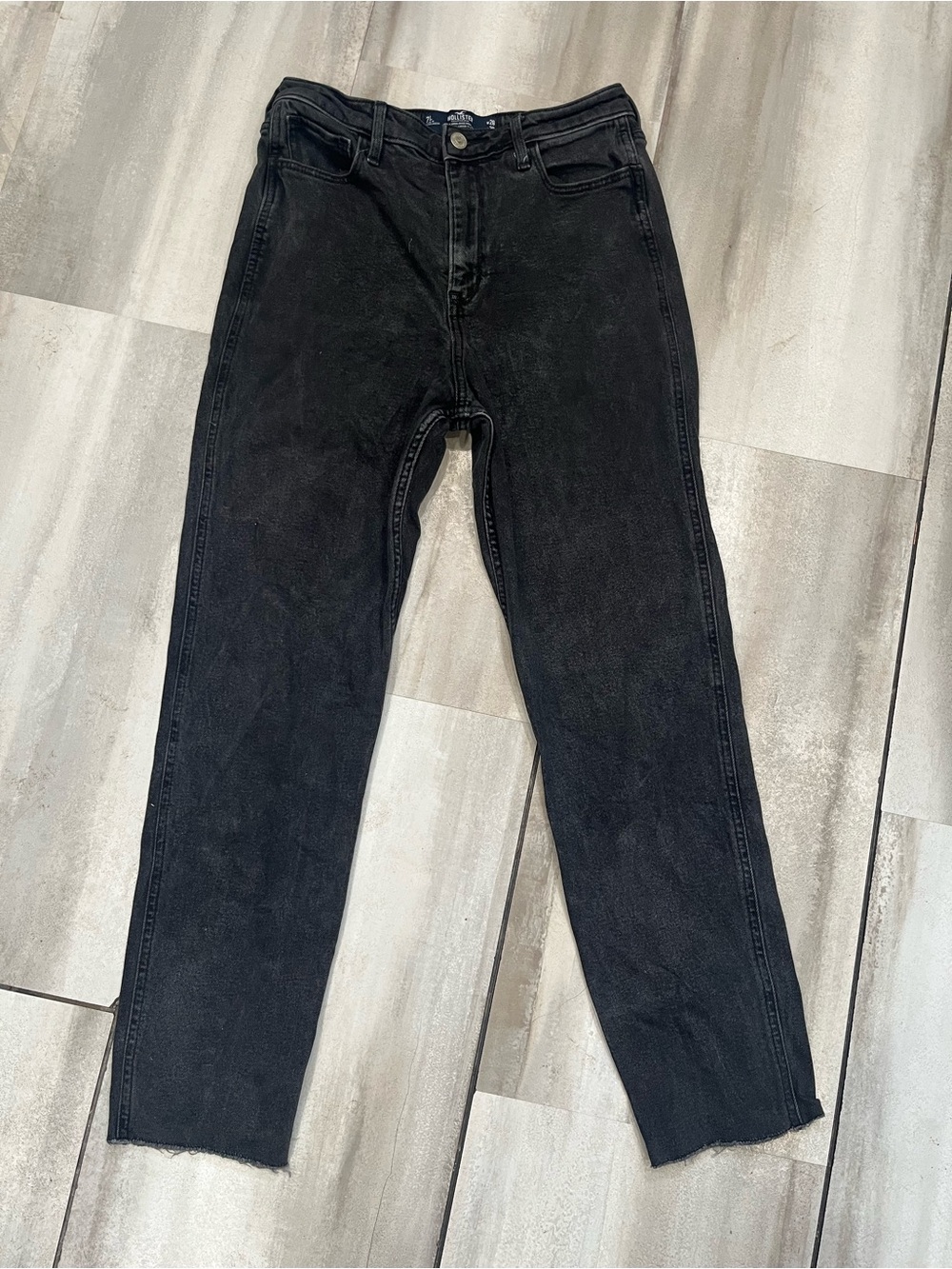 Hollister Black Ultra High Rise Mom Jean, Size 7L Back to School